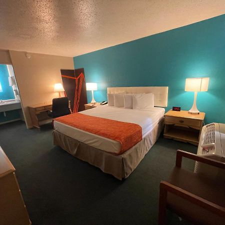 Howard Johnson By Wyndham Bakersfield Eksteriør billede