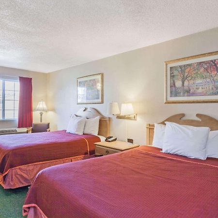 Howard Johnson By Wyndham Bakersfield Eksteriør billede