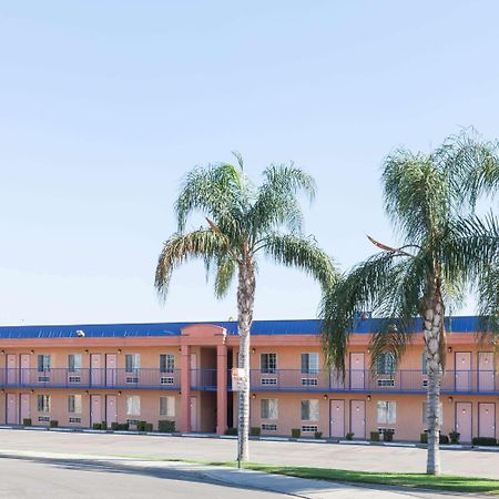 Howard Johnson By Wyndham Bakersfield Eksteriør billede