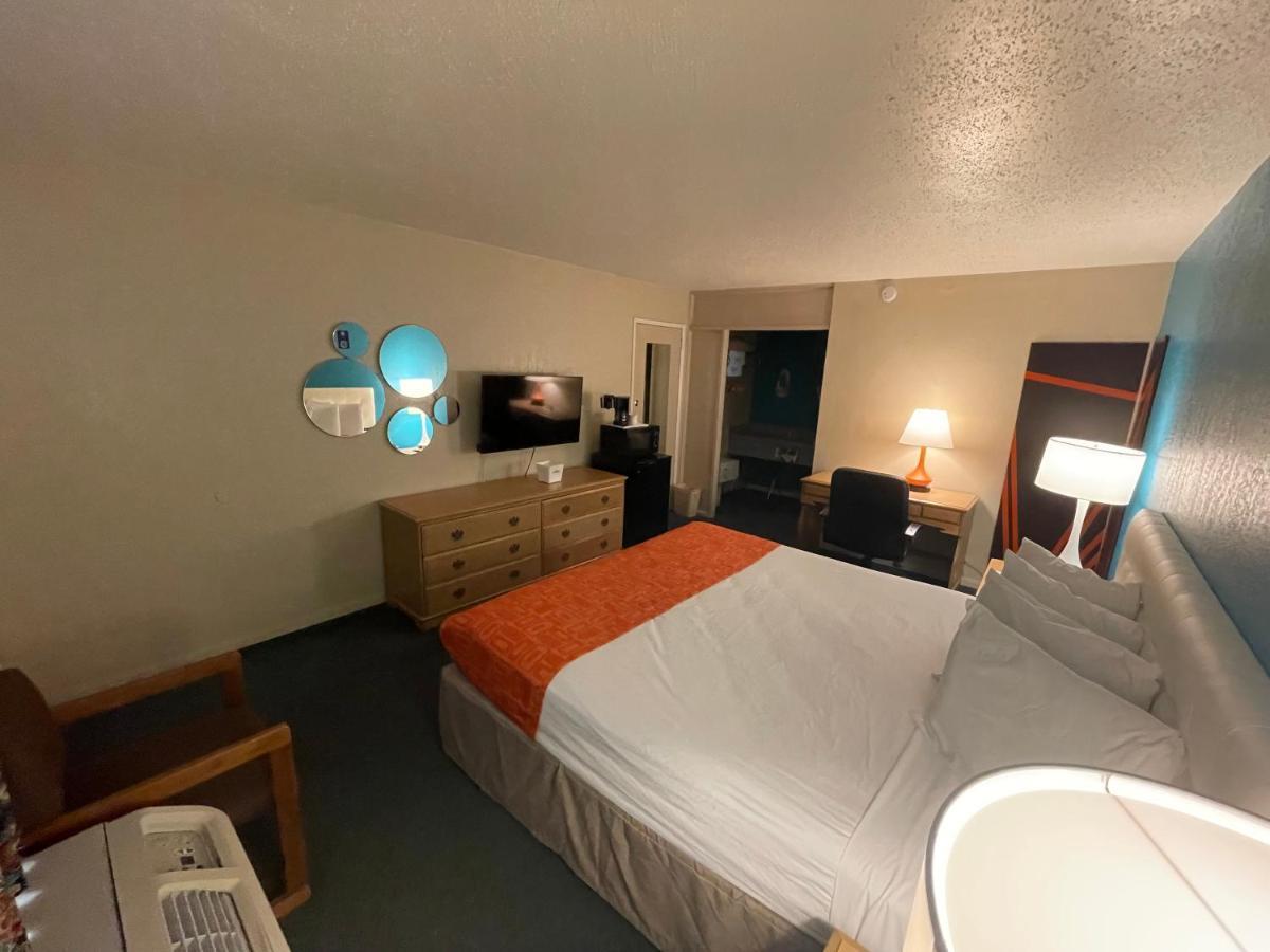 Howard Johnson By Wyndham Bakersfield Eksteriør billede