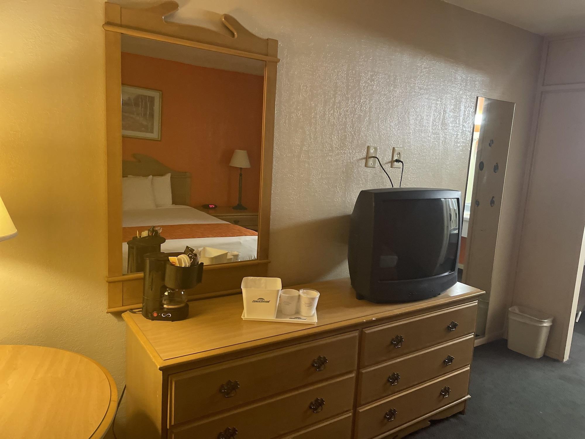 Howard Johnson By Wyndham Bakersfield Eksteriør billede