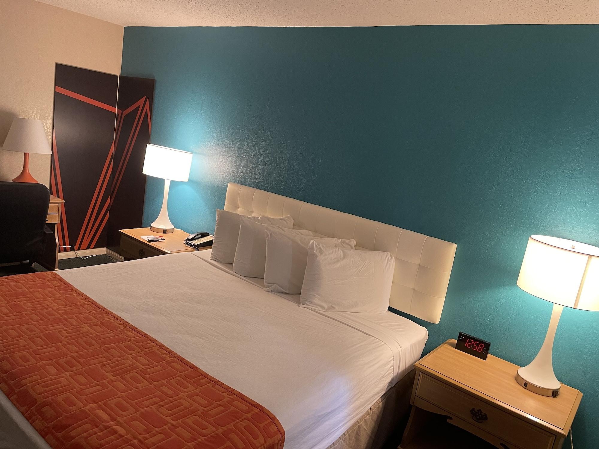 Howard Johnson By Wyndham Bakersfield Eksteriør billede
