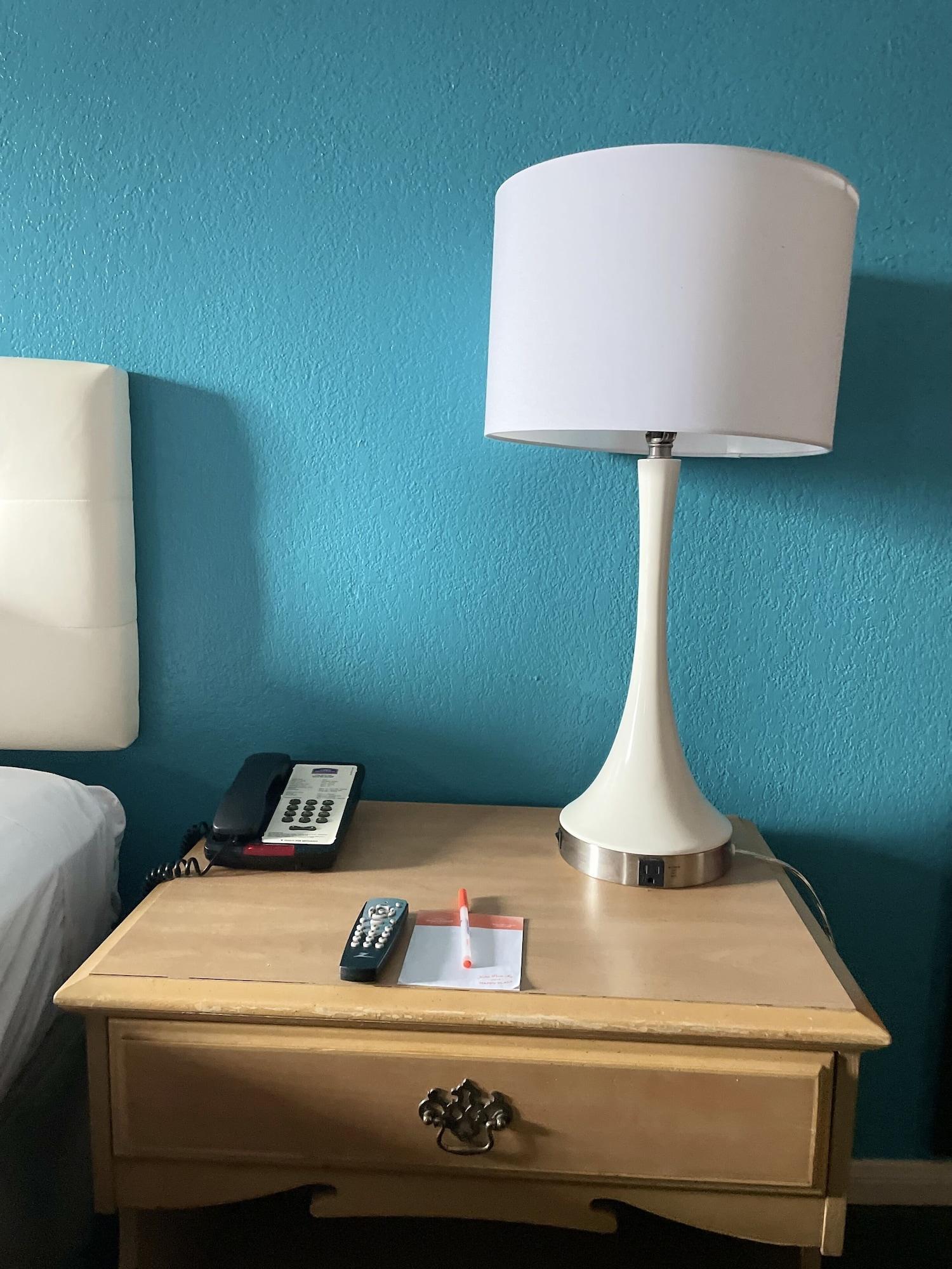 Howard Johnson By Wyndham Bakersfield Eksteriør billede