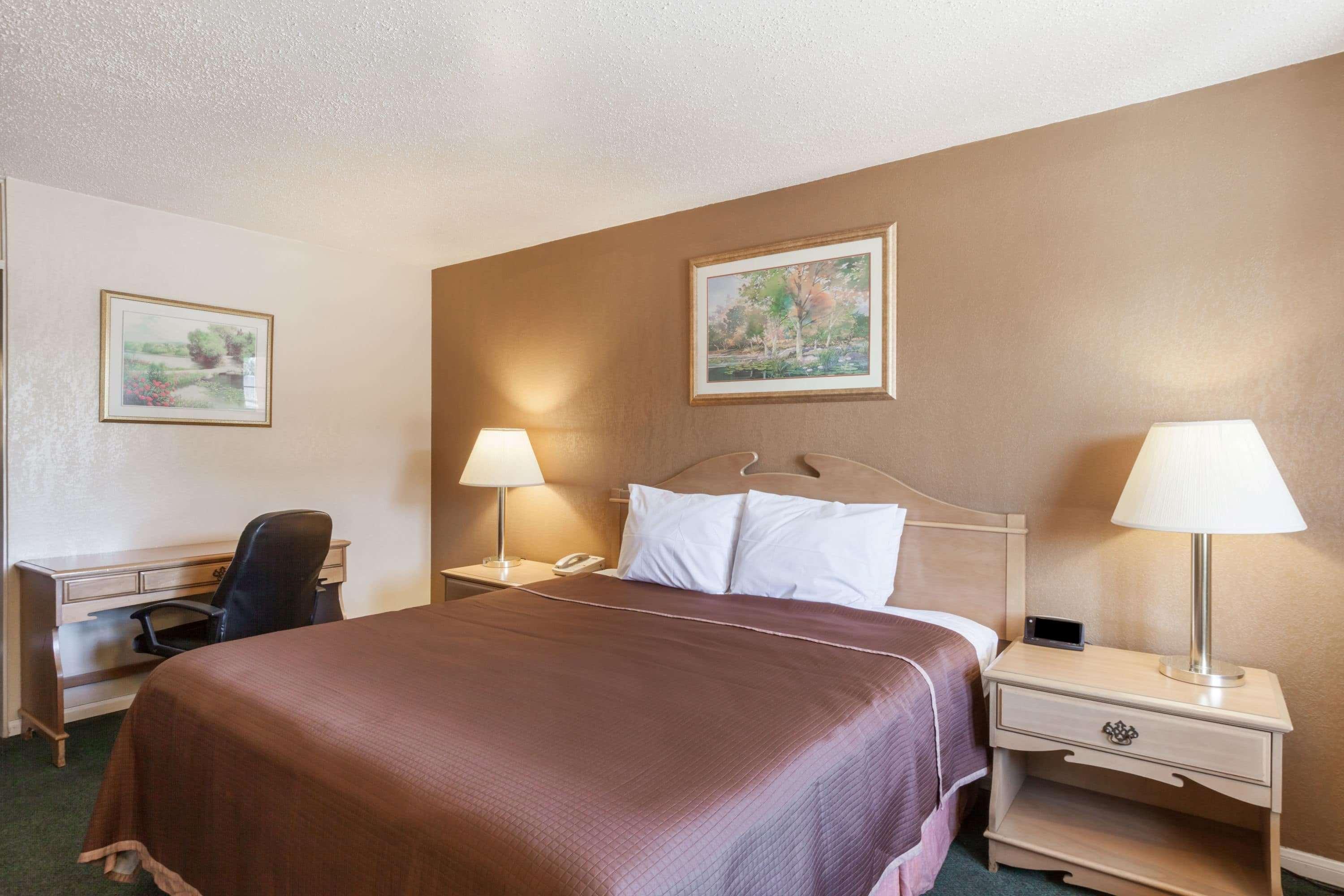 Howard Johnson By Wyndham Bakersfield Eksteriør billede