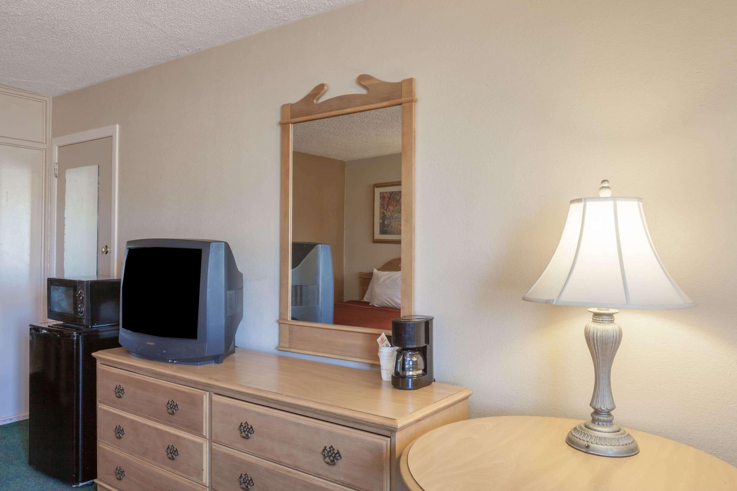 Howard Johnson By Wyndham Bakersfield Eksteriør billede