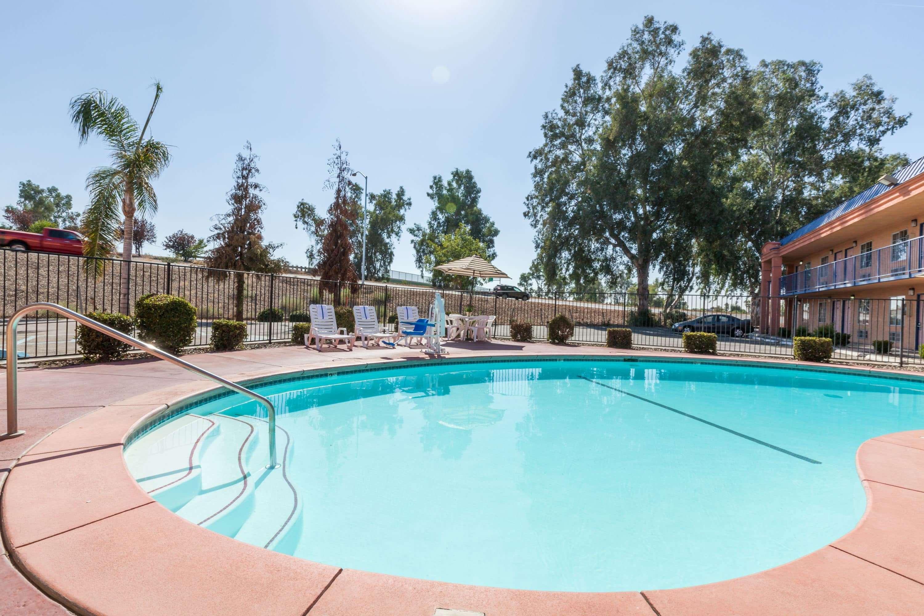 Howard Johnson By Wyndham Bakersfield Eksteriør billede