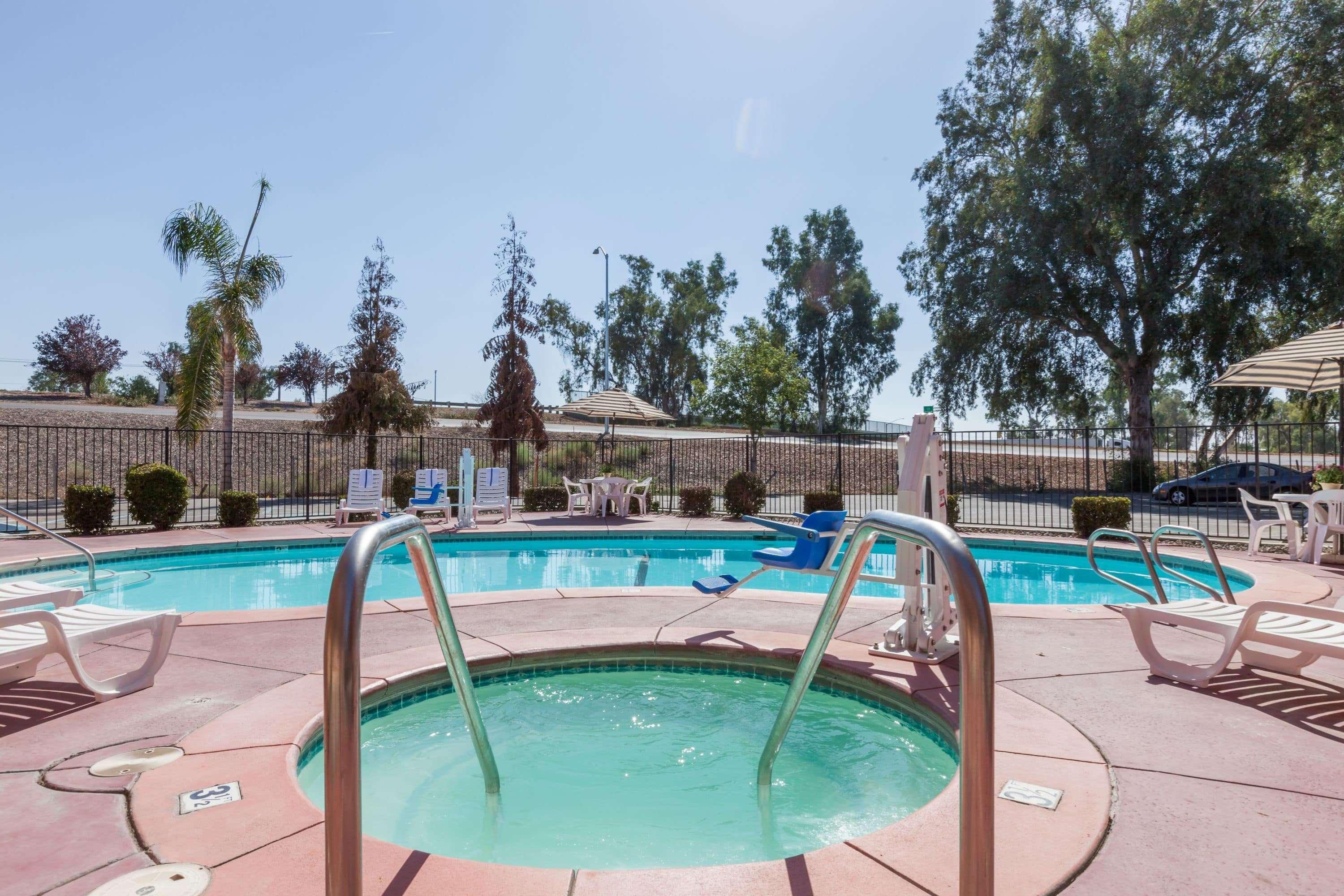Howard Johnson By Wyndham Bakersfield Eksteriør billede